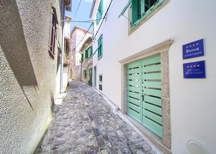 Bastinica Krk Ap 2, Oldtown, Citycenter * קרק